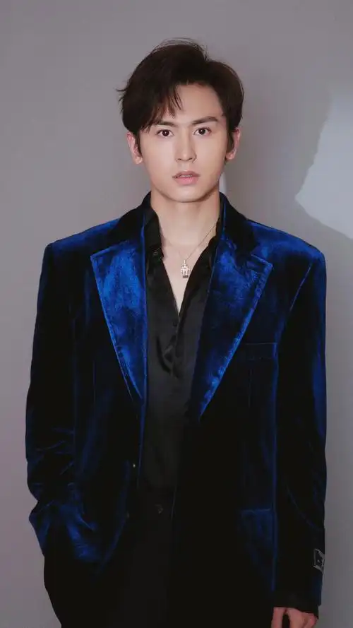 张哲瀚帅气写真手机壁纸