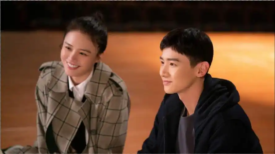 白敬亭马思纯看演唱会被拍?两人登上大屏幕口罩遮面双双低头_腾讯视频