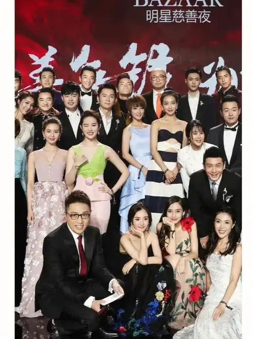 2016年芭莎明星慈善夜刘亦菲这条裙子是备用的,因为准备的裙子临时出