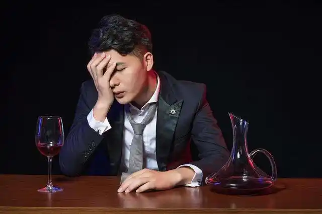 中年男性一定要戒酒?建议:过了50岁之后,喝酒牢记4点对身体好