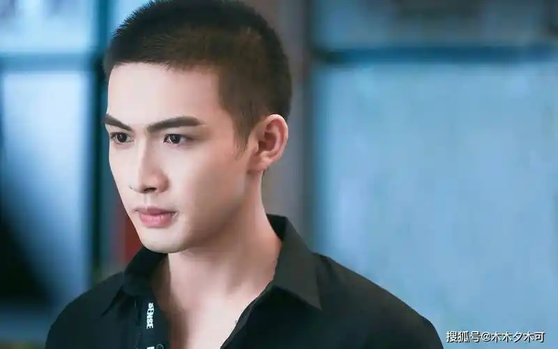 2021年播出的《司藤》,也是张彬彬最有力的代表作之一,其实他的演技