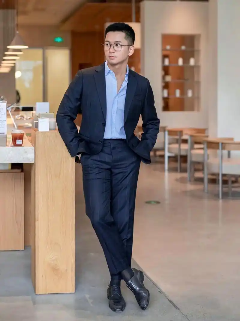 奔赴每一场热爱 比如约你喝一杯咖啡.#西装杀 #正装控 #轻 - 抖音