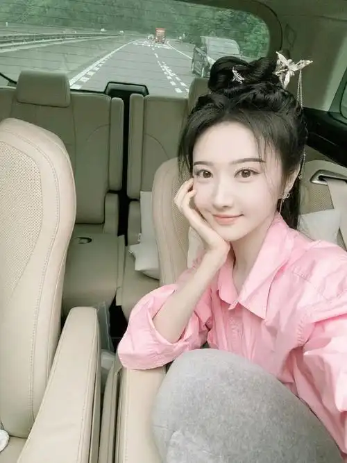 美学前沿##景甜粉衬衫自拍