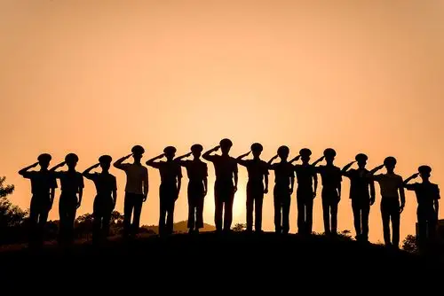 敬礼,敬我们不变的友谊