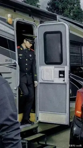 杨洋军装-壁纸分享