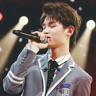 justin黄明昊头像.