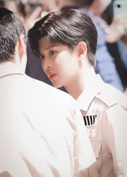 有人说,任嘉伦是非典型性鲜肉,你同意吗?_少年_眼睛_到达