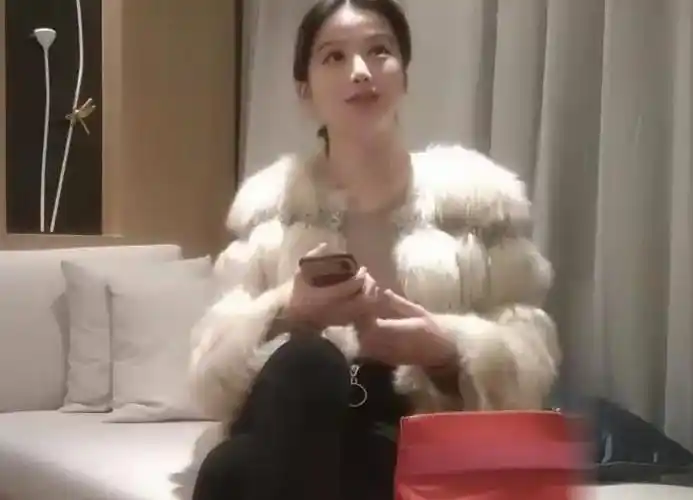 丰臀女僿用肉穴满足主人的肉棒需求~国产大神strawberry的性爱日记