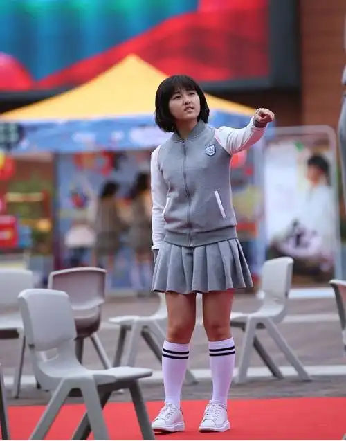 12岁张子枫"多肉照"被扒出!大腿比现在粗一倍不止,不愧是"减肥狂人"