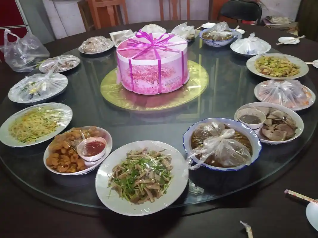 参加农村生日宴15道菜220元还没我的酒值钱低端还是实惠