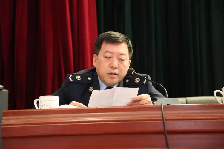 (王宁宁副局长主持培训会)