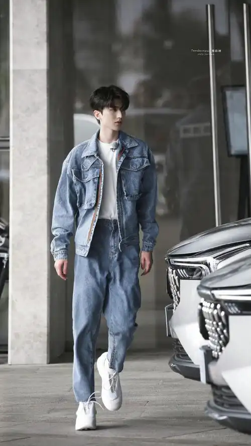 蔡徐坤人形立牌有八米高