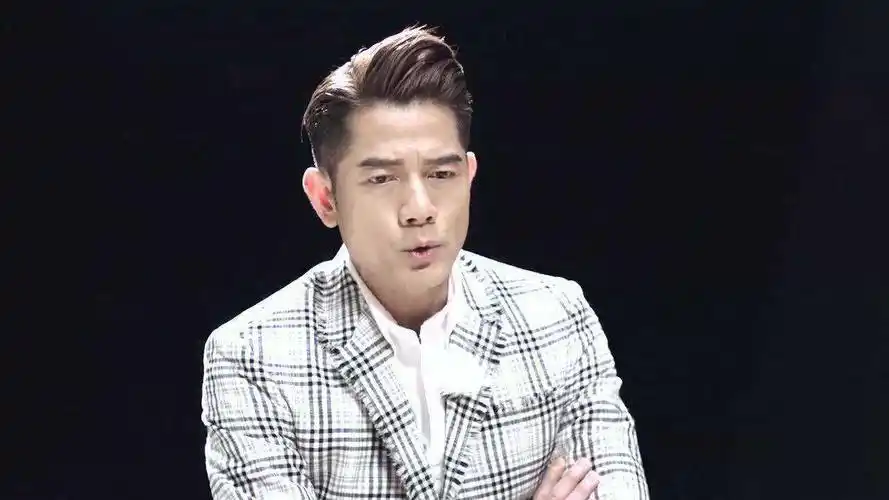 郭富城:跨世纪"摇头杀"火遍全网,55岁了仍是顶流偶像!_腾讯视频