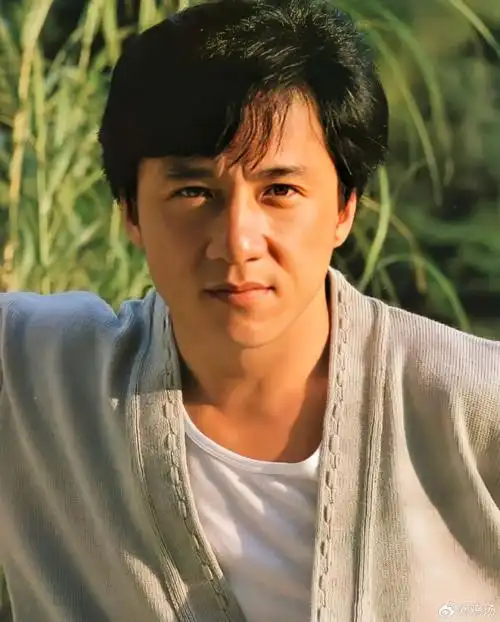 成龙夸娜扎打戏很拼#成龙年轻的时候真的好帅