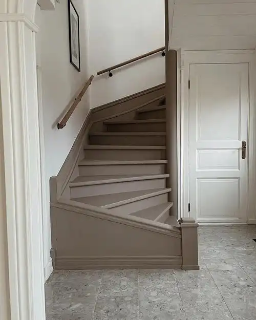 法式装修楼梯大改造论用对颜色的重要性