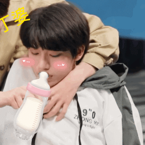 丁婆喂奶表情包