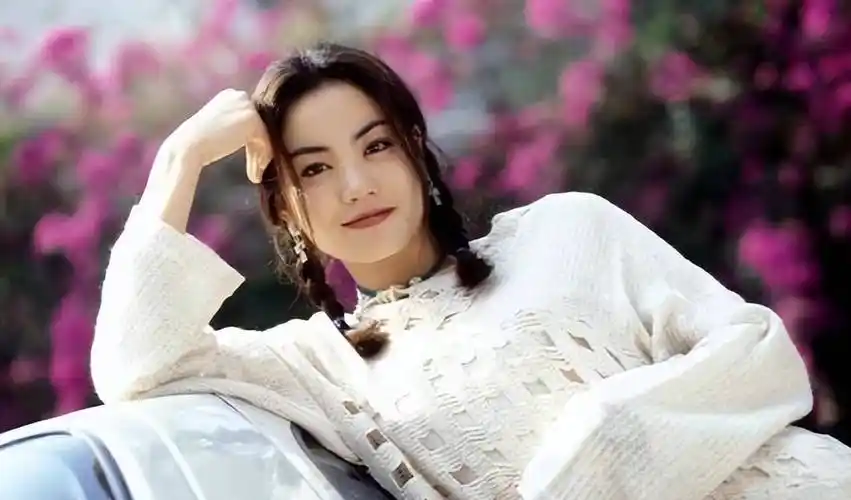 王菲"年轻照"曝光,真正的明眸皓齿,吊打一众现代女明星