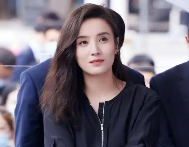 回顾如今宋佳已经43岁了却依然没有结婚为何