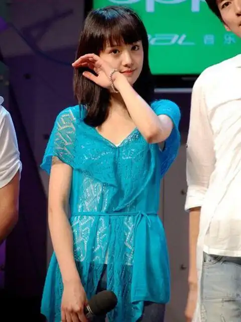 郑爽旧照曝光,皮肤状态好,吹弹可破