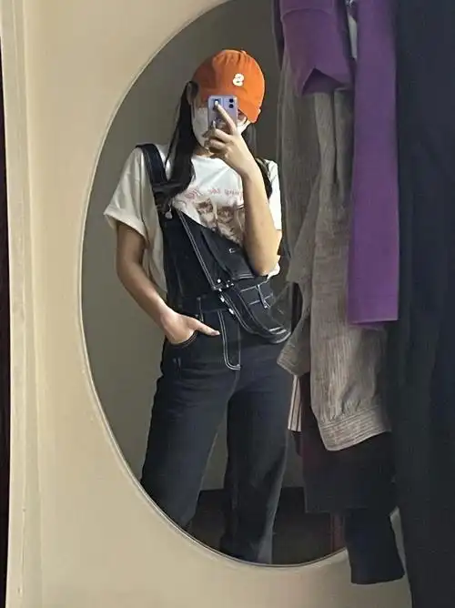 高个子女生背带神裤腿长两米三