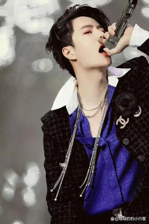 2019年以前对王一博来说,生活恐怕简单的多.