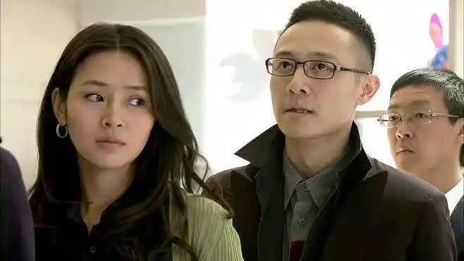 门第:春生急匆匆来到医院,看到马小龙和小贝,气冲冲的离开