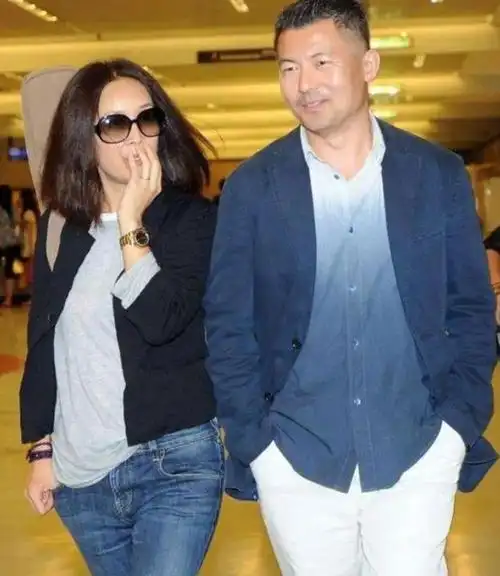 回顾孟桐39岁爱上未婚生子的那英爱妻子就爱她的全部