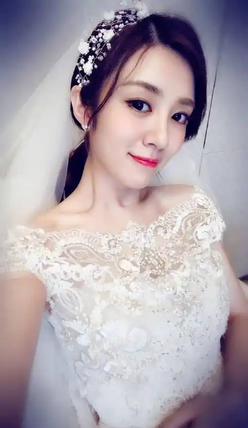 王晓晨,1988年10月25日出生于山东省青岛市,中国内地女演员.