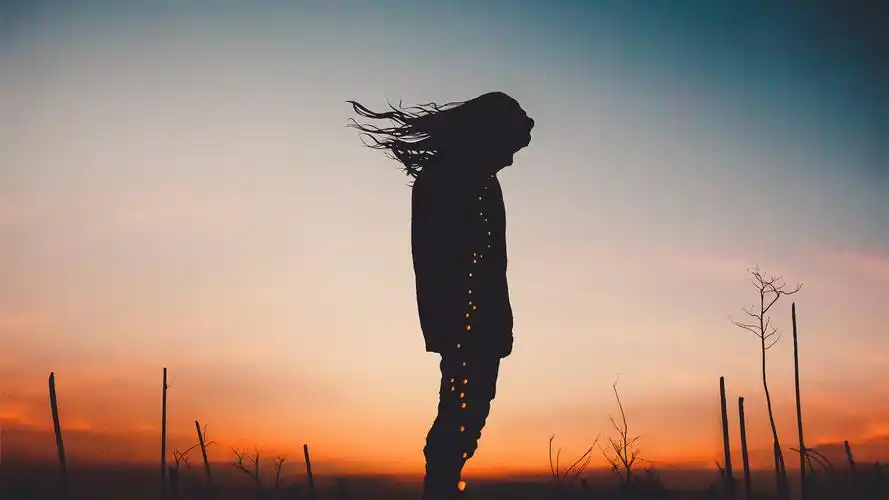 孤独背影唯美高清图片桌面壁纸