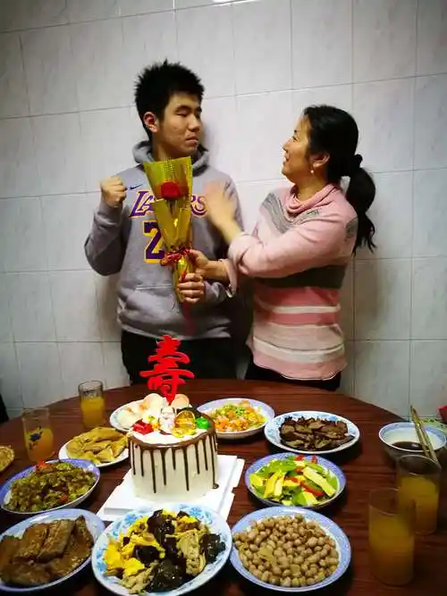 在高兴的日子里妈妈给儿子的祝福.