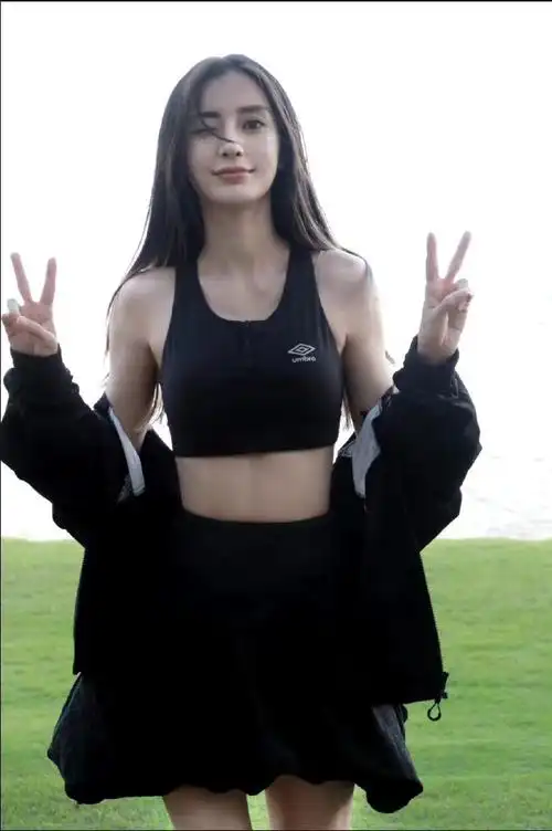 这年头瘦都要被喷,人家打篮球,冲浪,滑雪,玩滑板,还健身,热爱运动