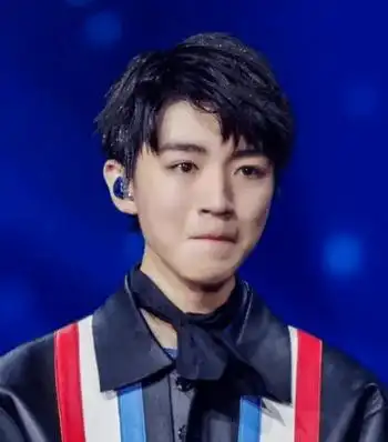 王俊凯代言问题品牌?baby番位被抢?_楚然_替身_时装周