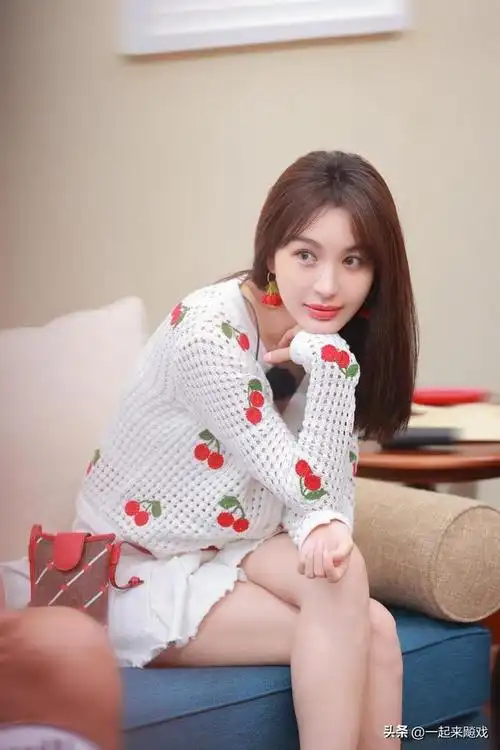 李菲儿的身材比例堪称尤物性感女神