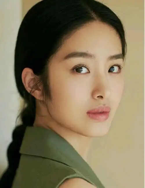 杨采钰的高级气质从何而来?