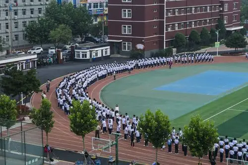 辽河油田实验中学2017年新生军训总结大会
