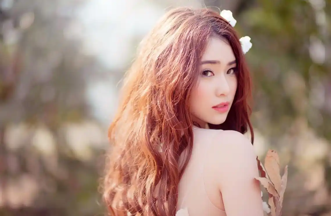 长发美女侧脸摄影4k图片