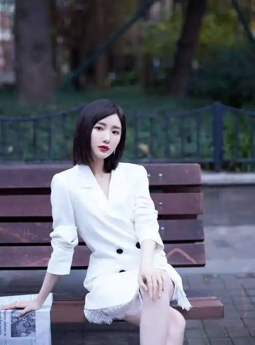 原创毛晓彤才是纯欲风的代表简约又时髦这才是穿搭灵魂所在