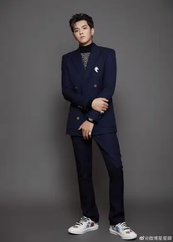 吴亦凡双排扣西装##吴亦凡硬照表现力