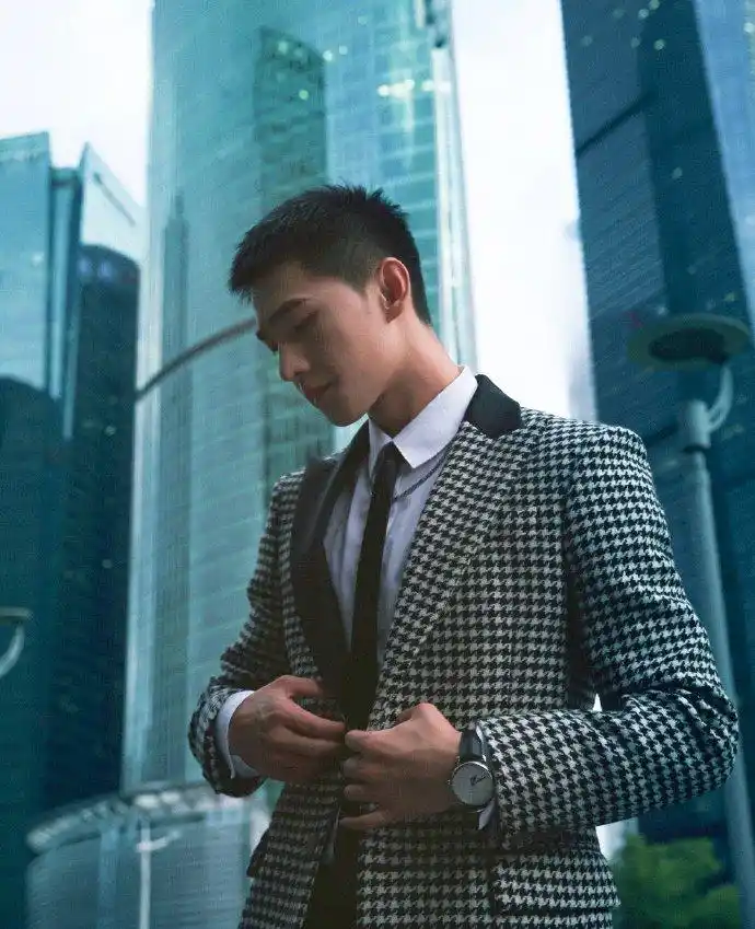 杨洋#杨洋万宝龙品牌大使#调亮了一些 看清轮廓