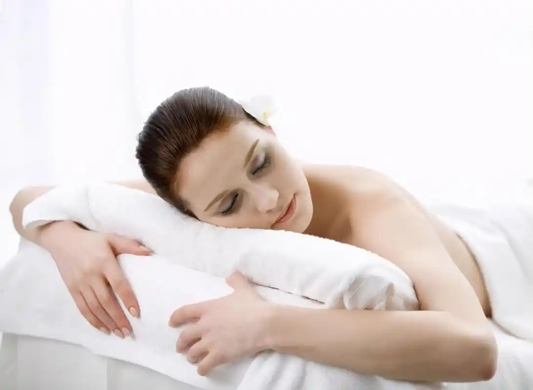 广讯网-晚上披着头发睡好吗(女生睡觉时应该披头发还是扎头发)