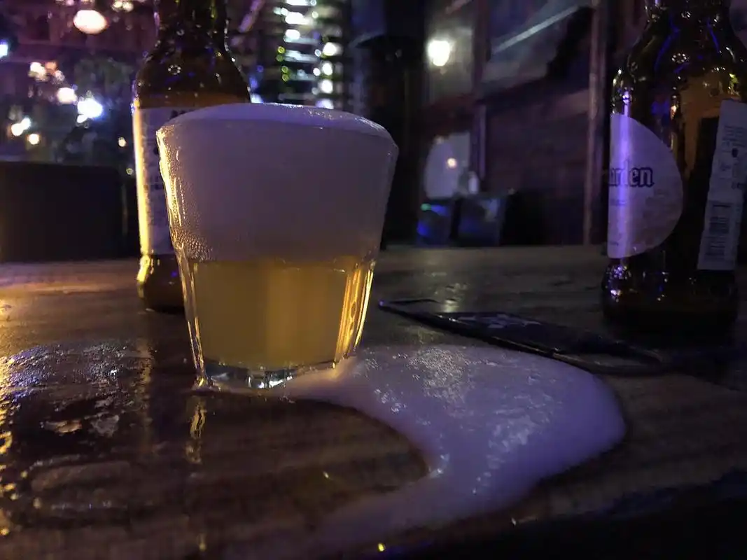 一个人喝酒有点斋