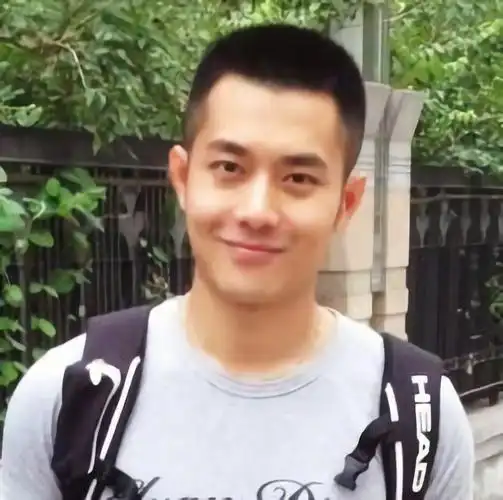 鹅蛋型脸搭配短寸平头发型,简单时尚又温柔