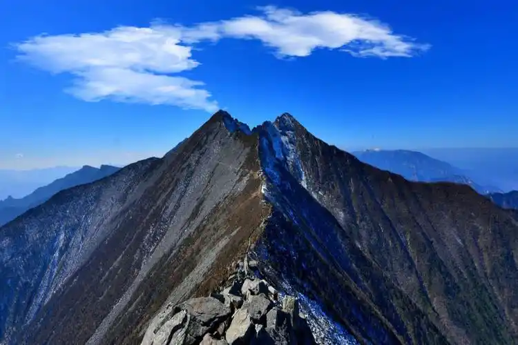 秦岭主峰--太白山
