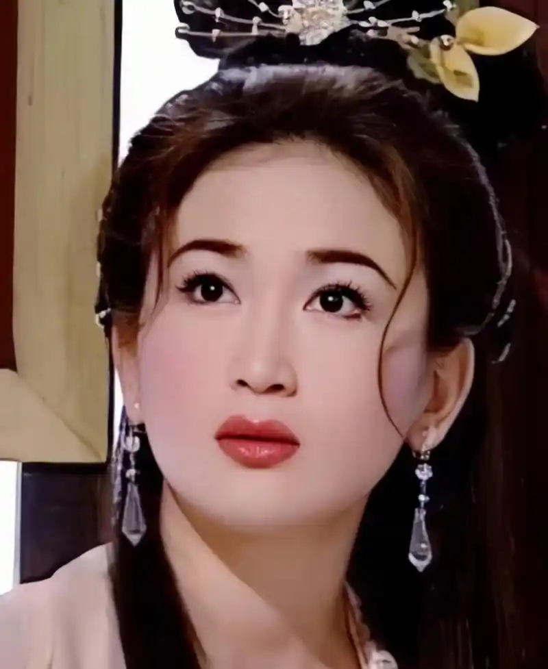 温碧霞的"苏妲己"没有浓妆艳抹,就演出了蛇蝎美人的样子,太美!