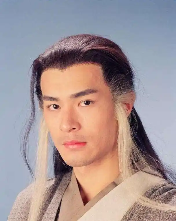 郑希怡上演点头杀,模仿古天乐的杨过造型,日常母女装高级感爆棚