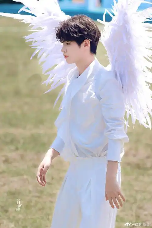 纯白西装白色翅膀,又看见天使了#黄明昊白天使