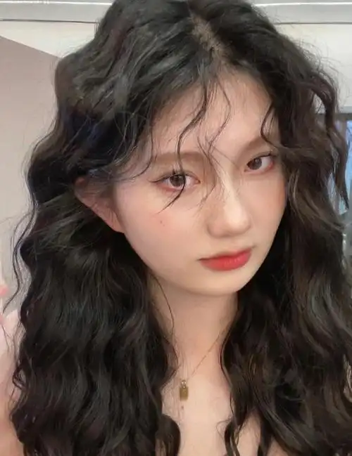 法师烫发减龄有耐看的发型圆脸姐妹推荐