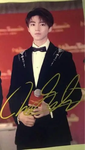 王俊凯签名照走一波,喜欢的小伙伴快快来收藏哦