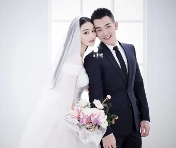 明星婚纱照:吉娜优雅,卢靖姗搞怪,看到张馨予:一般人做不来_照片