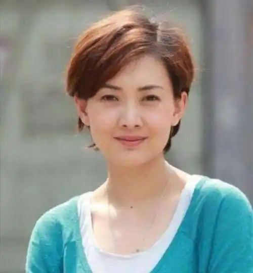 冯巩,郭冬临的媳妇,13岁夺全国冠军,八登舞台的牛莉去哪了?